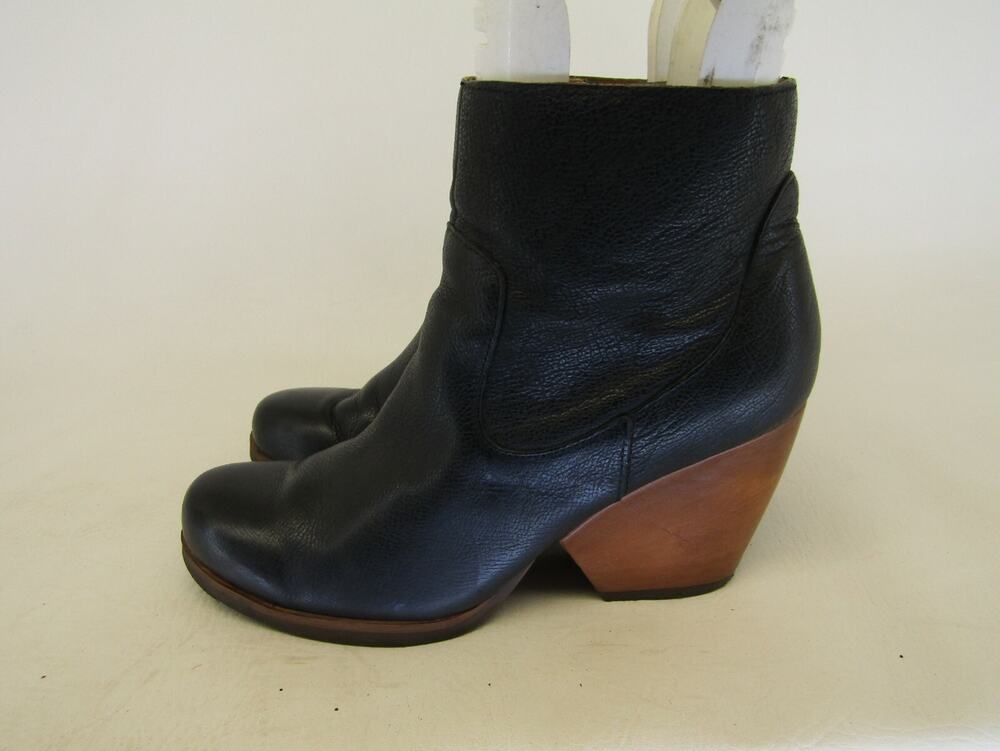 Korks Womens Size 10 M Black Leather Zip Fashion Ankle Boots Booties